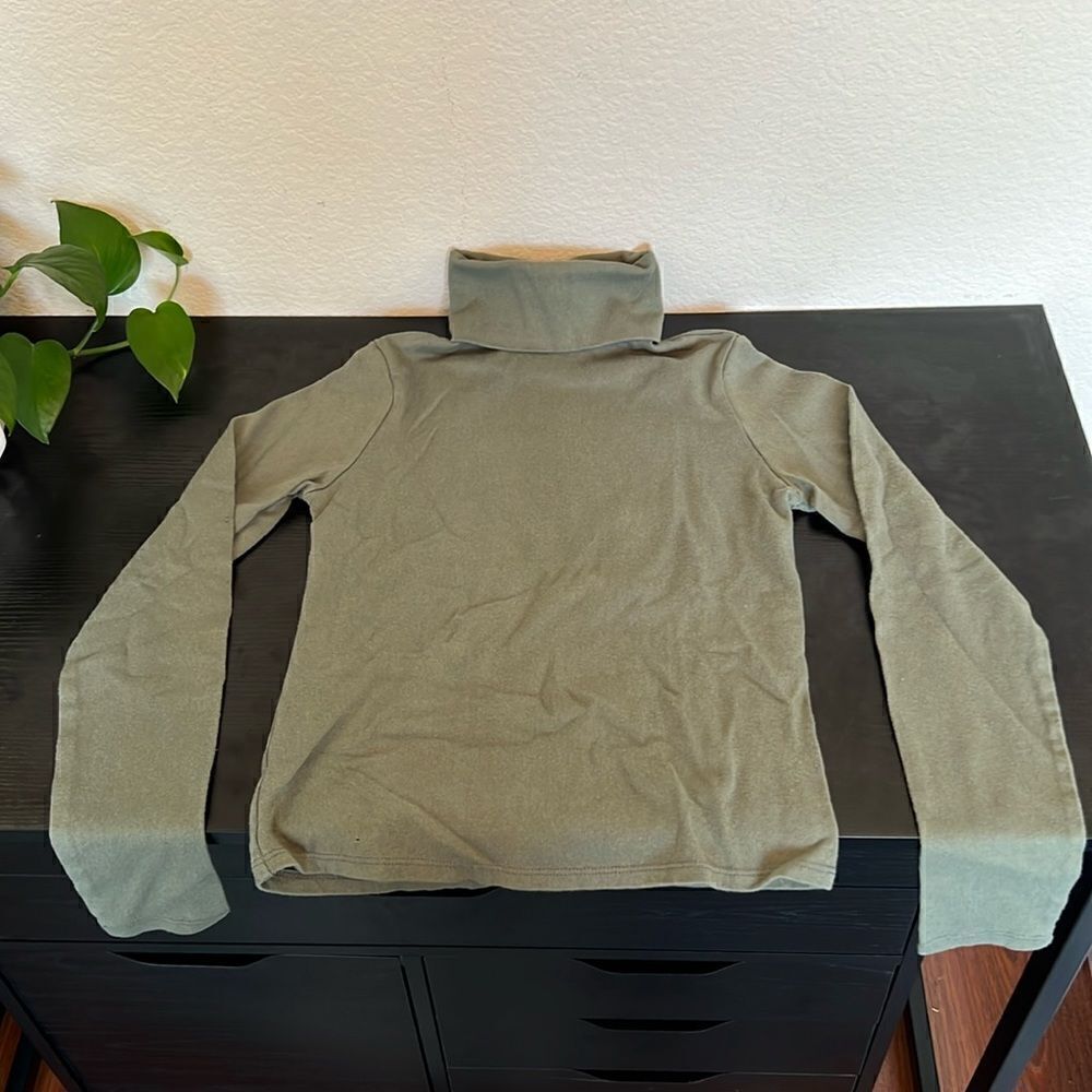 Rio of Stars Khaki Green Long Sleeve Turtleneck - Size Medium
